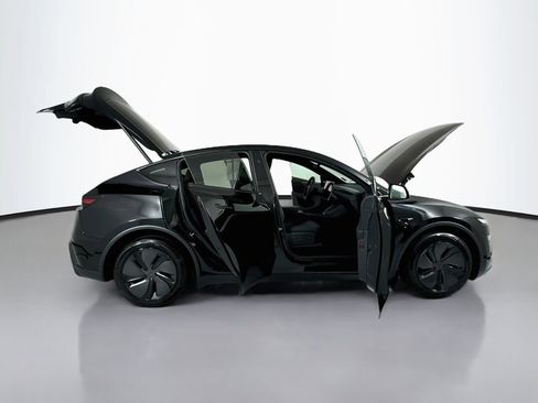 Used 2026 Tesla Model Y AWD image 35