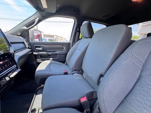Used 2025 RAM 2500 Big Horn AWD/4WD image 15