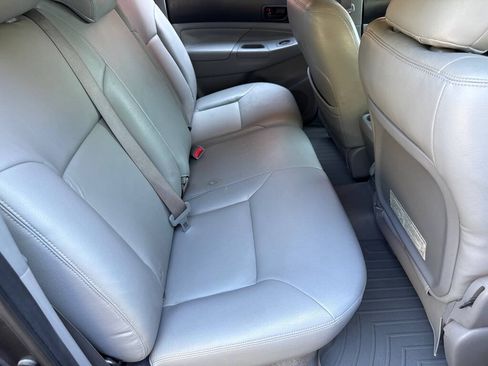 Used 2011 Toyota Tacoma 4x4 Double Cab w/ SR5 Pkg #2 image 15