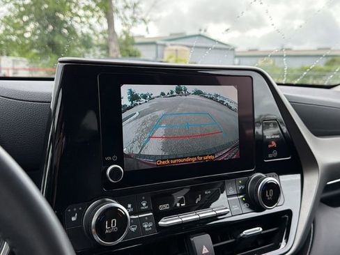 Certified 2025 Toyota Highlander XLE AWD/4WD image 30