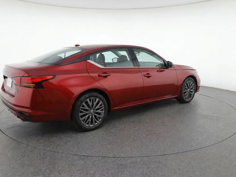 Used 2025 Nissan Altima 2.5 SV image 9