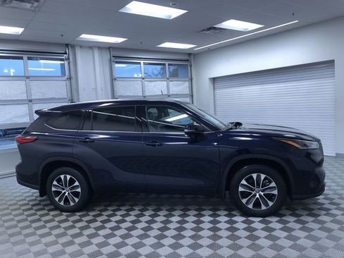 Certified 2021 Toyota Highlander XLE image 35