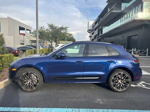 Certified 2024 Porsche Macan AWD/4WD image 2