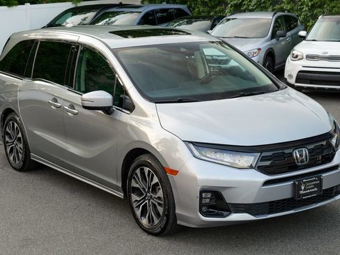 Used 2025 Honda Odyssey Elite image 9