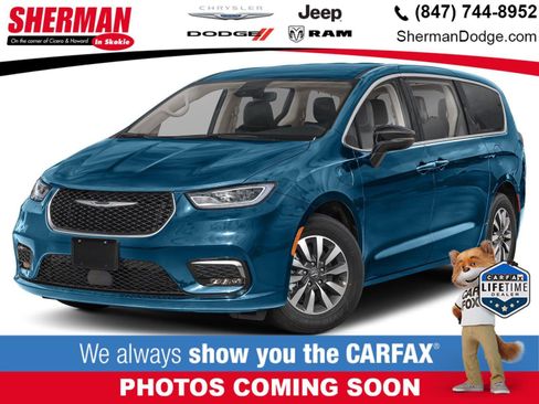 Used 2024 Chrysler Pacifica Limited FWD image 1