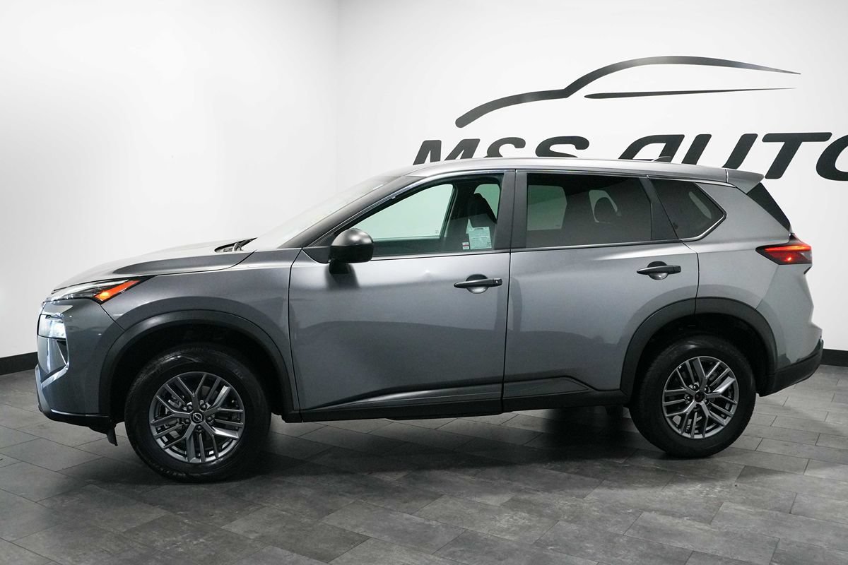 Used 2024 Nissan Rogue S AWD/4WD image 3