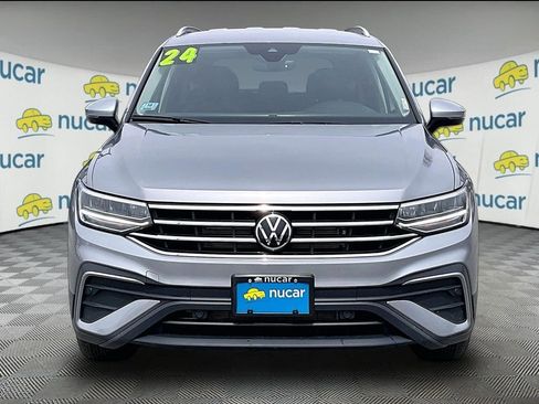 Used 2024 Volkswagen Tiguan SE image 2