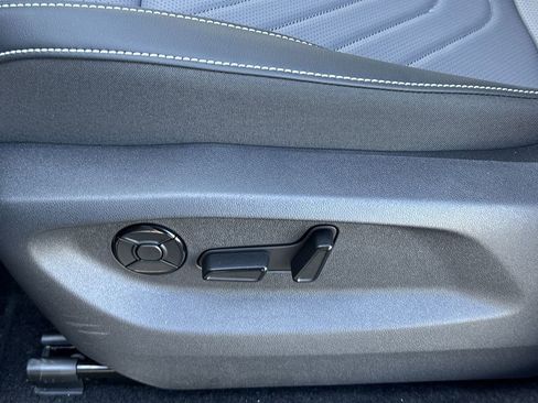 New 2026 Volkswagen Tiguan SE image 12