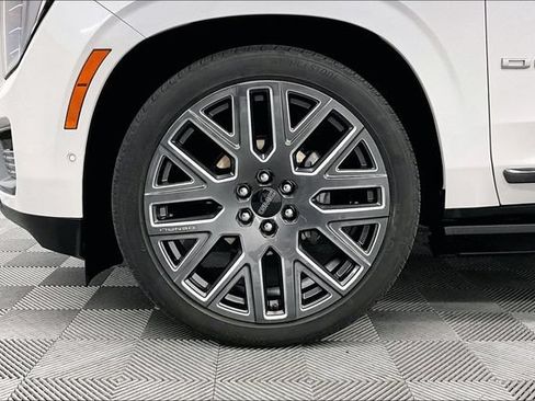 Used 2025 GMC Yukon Denali Ultimate AWD/4WD image 10