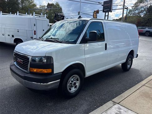 Used 2023 GMC Savana 2500 w/ Driver Convenience Package image 4