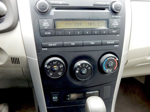 Used 2010 Toyota Corolla image 22