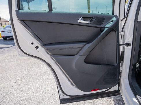 Used 2013 Volkswagen Tiguan S image 10