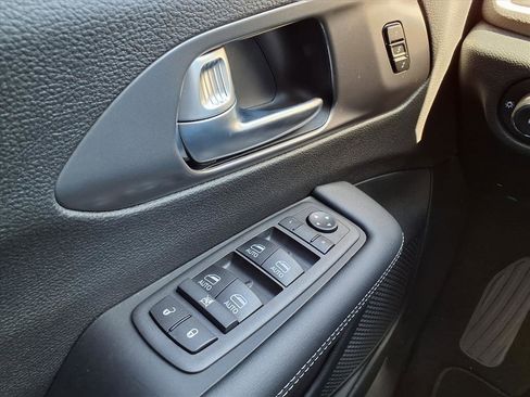 New 2026 Chrysler Pacifica Select image 10