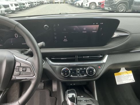 Used 2024 Buick Envista Preferred w/ Convenience I Package FWD image 21