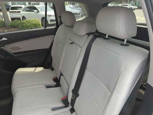 Used 2020 Volkswagen Tiguan SEL AWD/4WD image 30