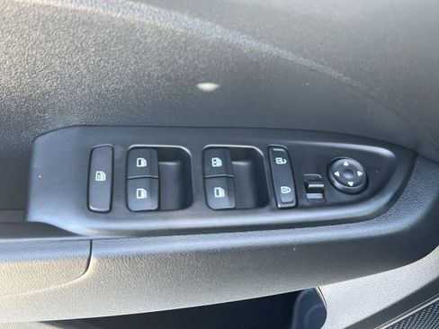 Used 2025 Hyundai Venue SEL image 23