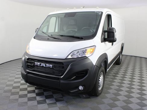 Used 2025 RAM ProMaster 2500 w/ Convenience Group FWD image 19