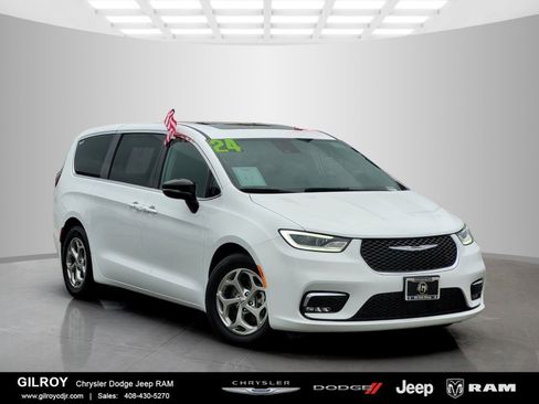 Used 2024 Chrysler Pacifica Limited image 1