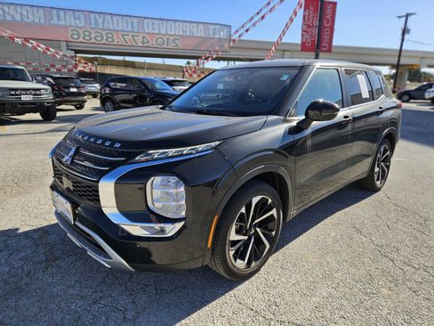 Used 2024 Mitsubishi Outlander SE image 8