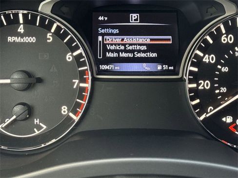 Used 2016 Nissan Pathfinder Platinum image 12