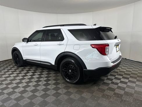 Used 2021 Ford Explorer XLT w/ Equipment Group 202A image 5