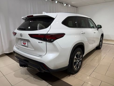 Certified 2025 Toyota Highlander XLE AWD/4WD image 4