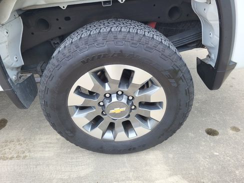 Used 2024 Chevrolet Silverado 2500 Custom w/ Custom Value Package image 25