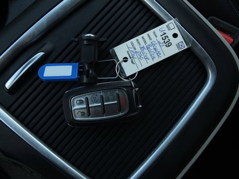 Used 2023 Chrysler Pacifica Touring-L FWD image 32