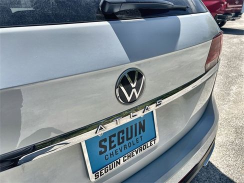Used 2023 Volkswagen Atlas SE image 30