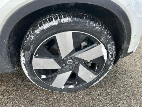 Used 2024 Volvo XC40 Recharge Plus w/ Protection Package Premier image 9