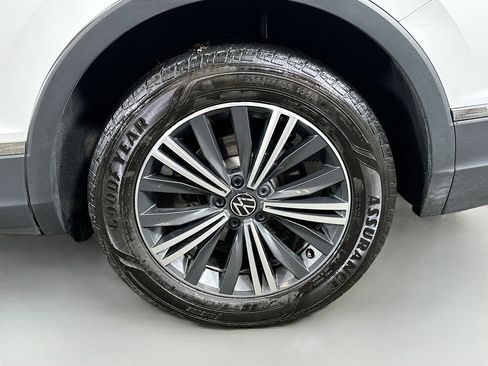 Used 2024 Volkswagen Tiguan Wolfsburg Edition image 28