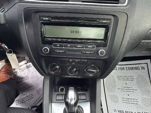 Used 2011 Volkswagen Jetta S FWD image 15