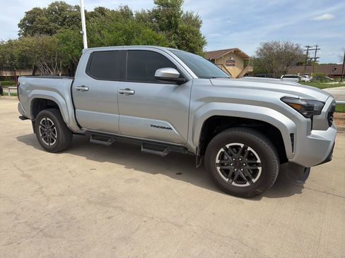 Used 2024 Toyota Tacoma TRD Sport image 12