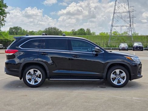 Used 2017 Toyota Highlander Limited image 4