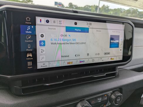 New 2025 Jeep Gladiator Sport image 14