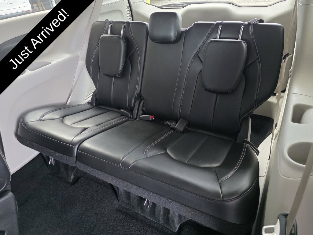 Certified 2024 Chrysler Pacifica Touring-L FWD image 14