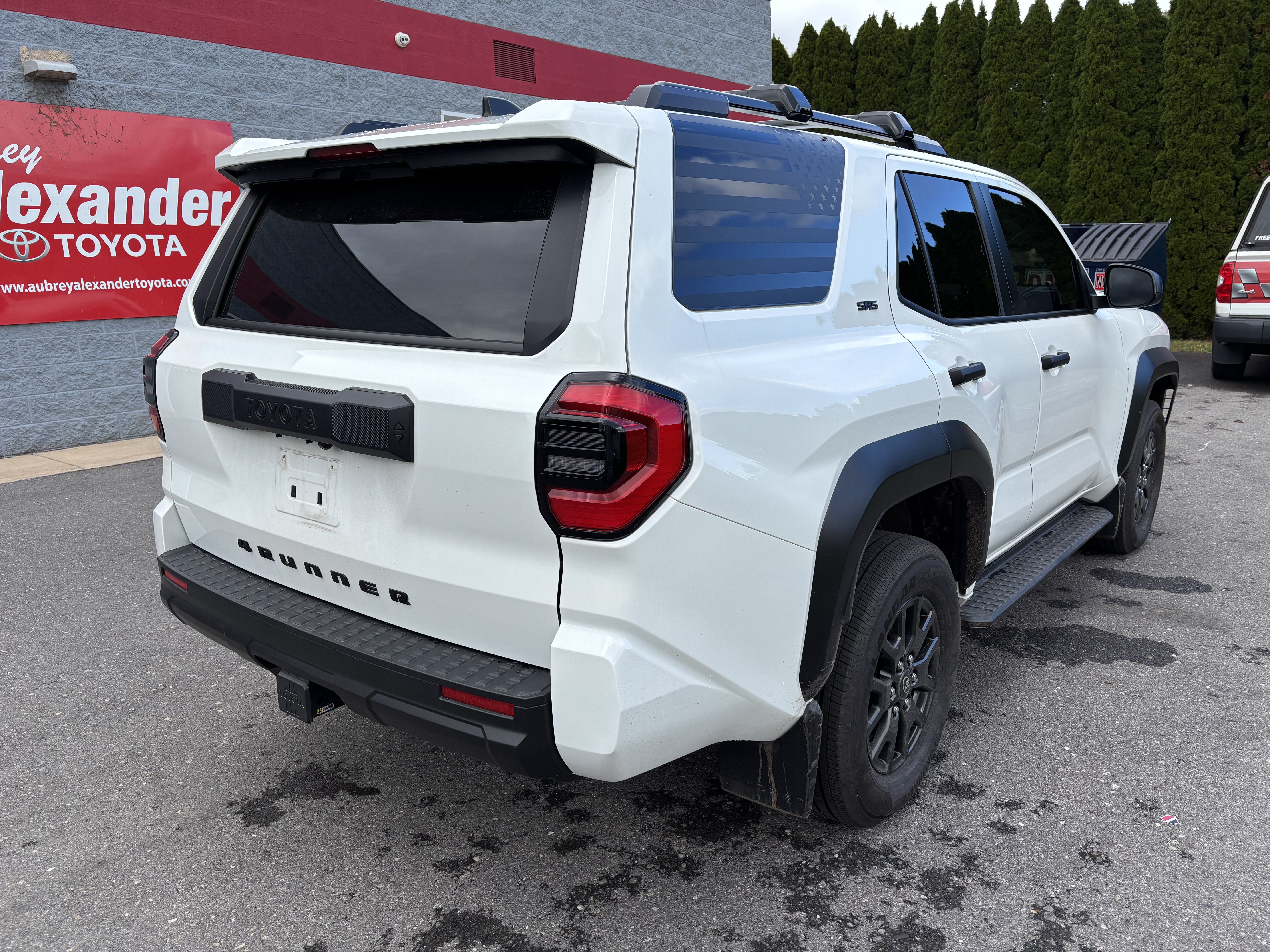 Used 2025 Toyota 4Runner SR5 AWD/4WD image 3