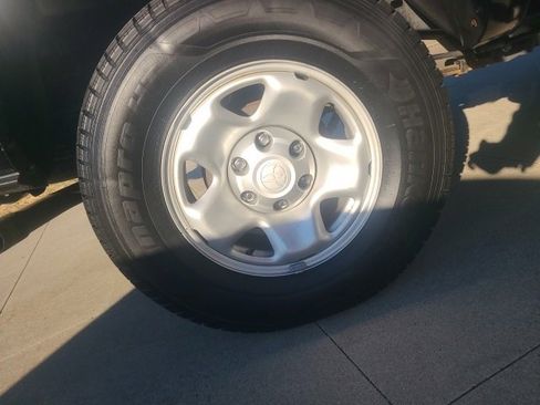 Used 2020 Toyota Tacoma SR image 10