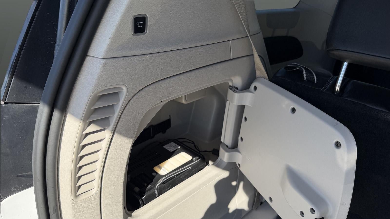 Used 2024 Chrysler Pacifica Limited FWD image 52