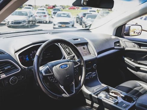 Used 2019 Ford Edge SEL w/ Equipment Group 201A FWD image 2