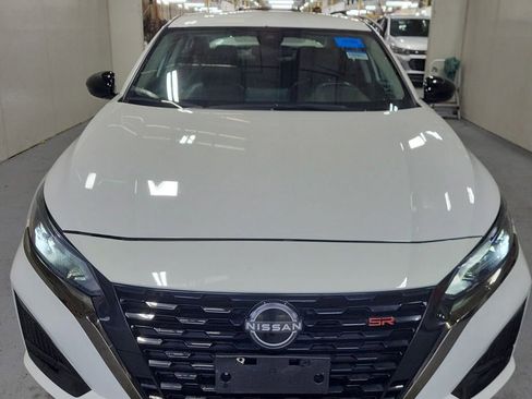 Used 2024 Nissan Altima 2.5 SR image 2