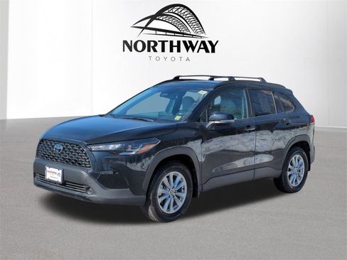 Used 2023 Toyota Corolla Cross LE image 6