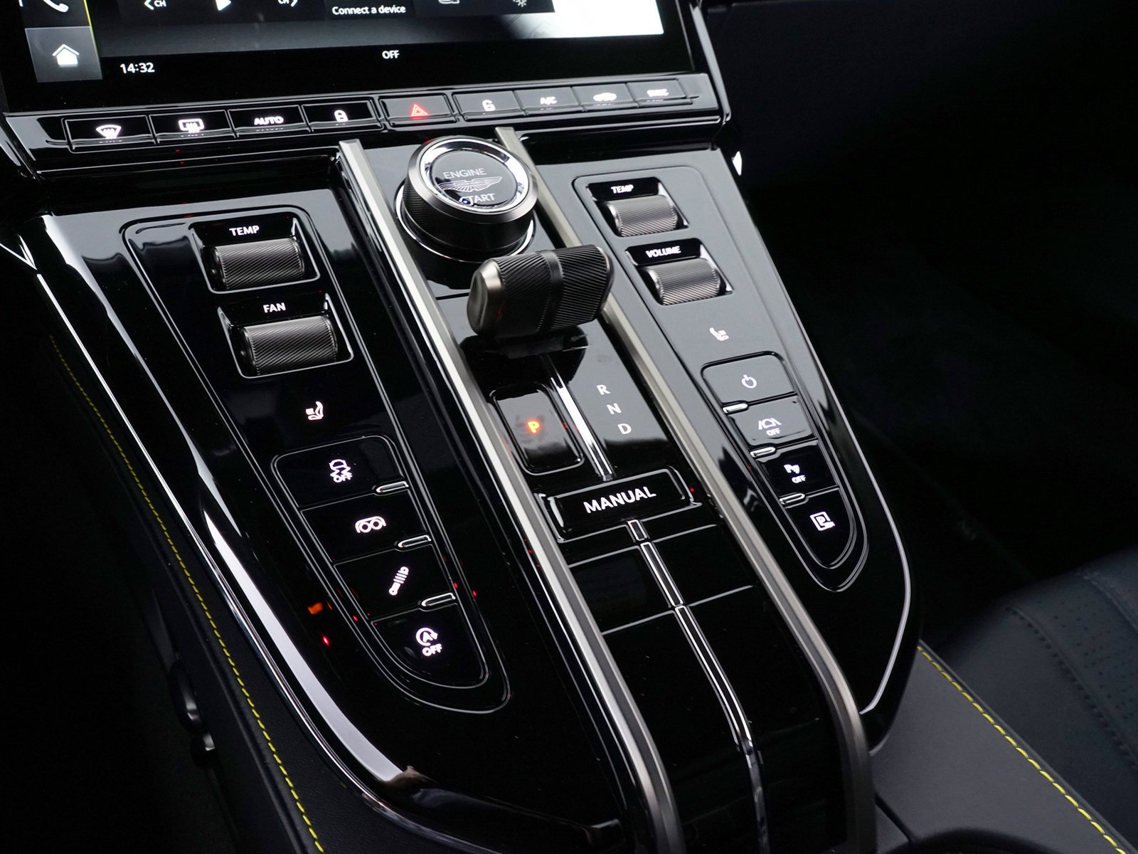 Used 2026 Aston Martin V8 Vantage Coupe RWD image 26