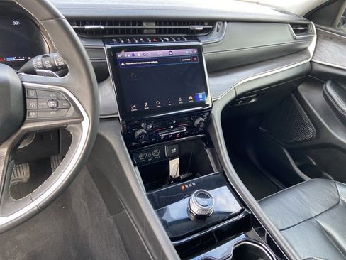 Used 2023 Jeep Grand Cherokee Limited image 22