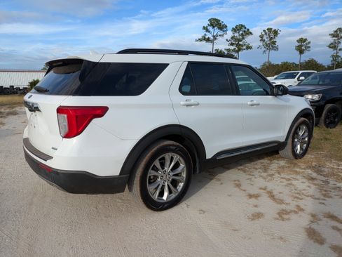 Used 2020 Ford Explorer XLT w/ Equipment Group 202A image 4