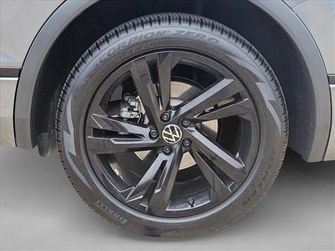 Used 2023 Volkswagen Tiguan SE R-Line image 26