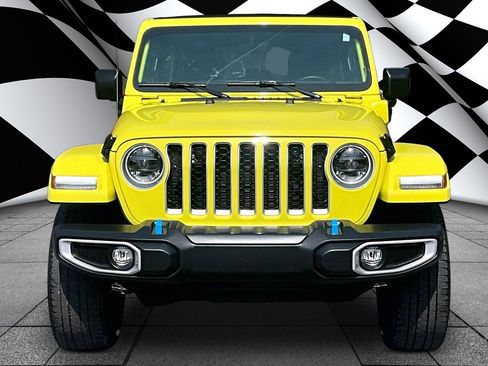 Used 2023 Jeep Wrangler Unlimited Sahara w/ Cold Weather Group AWD/4WD image 3