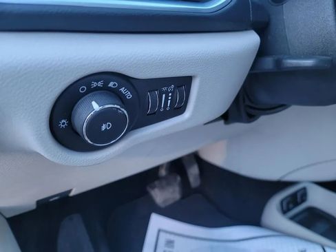 Used 2017 Chrysler Pacifica Touring-L Plus image 12