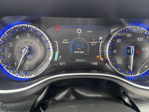 Used 2019 Chrysler Pacifica Limited w/ Tire & Wheel Group image 18