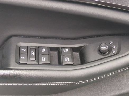 Used 2022 Jeep Grand Cherokee Altitude AWD/4WD image 14